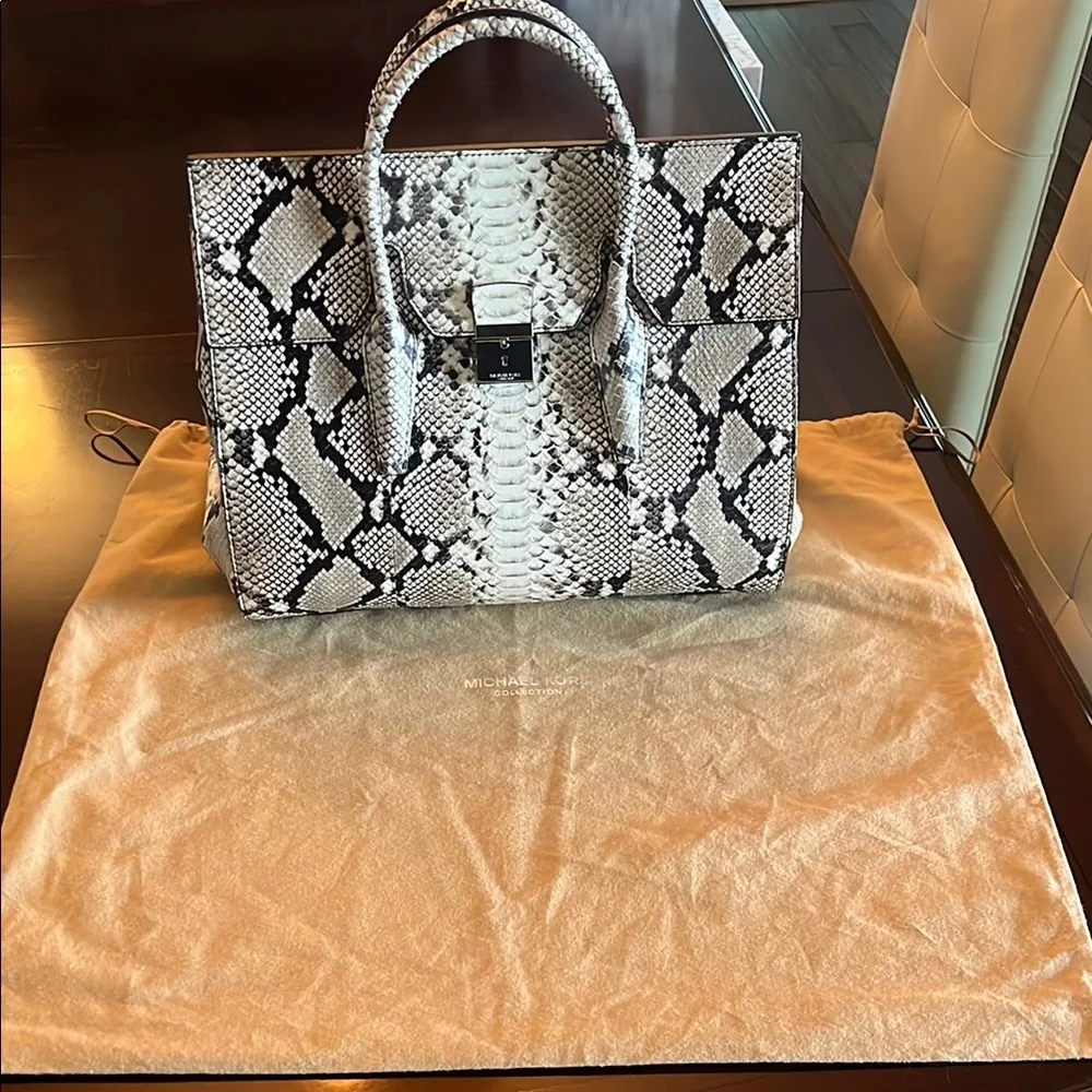 NWT Michael Kors Collection Campbell Runway Weekender - Picture 16 of 16